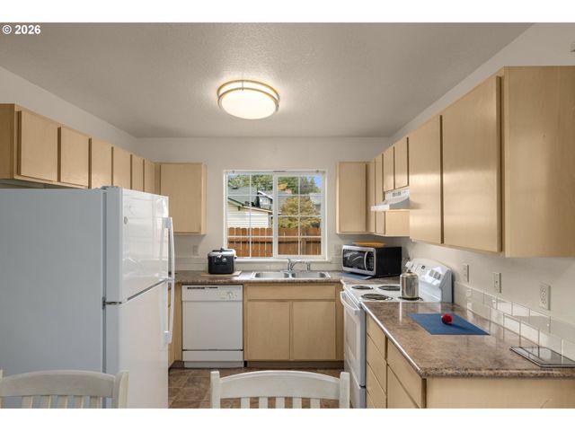 101 CORNELL Ave, Gladstone, OR 97027