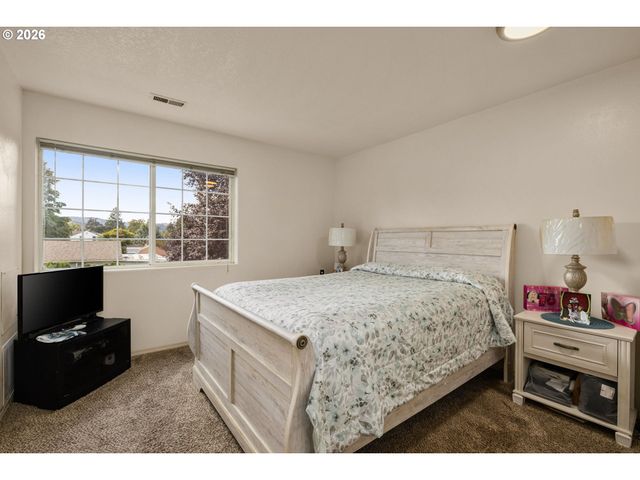 101 CORNELL Ave, Gladstone, OR 97027