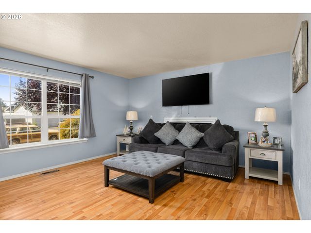 101 CORNELL Ave, Gladstone, OR 97027