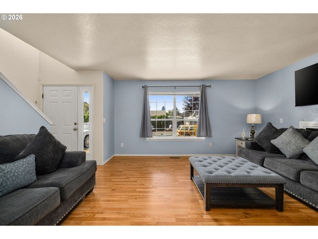 101 CORNELL Ave, Gladstone, OR 97027