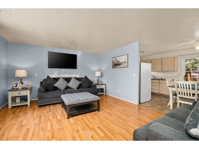 101 CORNELL Ave, Gladstone, OR 97027