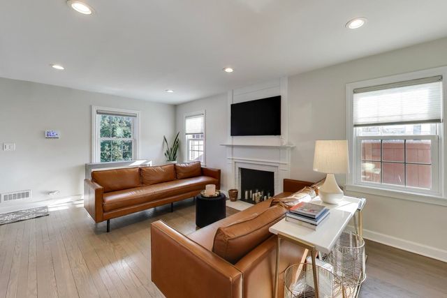 1614 N 76th Avenue, Elmwood Park, IL 60707