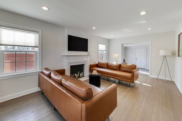 1614 N 76th Avenue, Elmwood Park, IL 60707