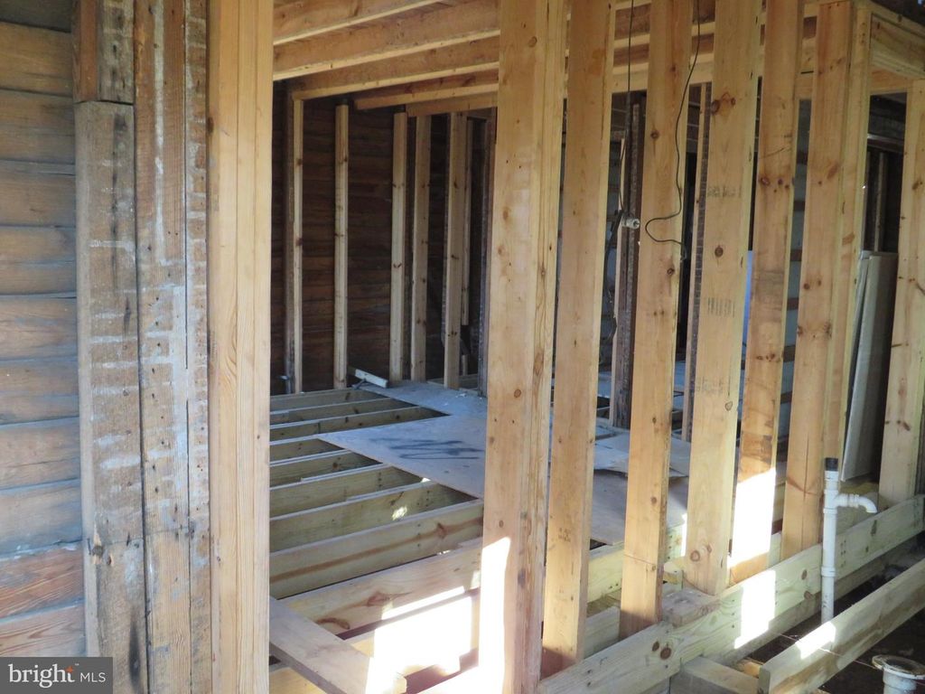 Image 5 of property listing at 118 S SECOND ST, Crisfield, MD 21817