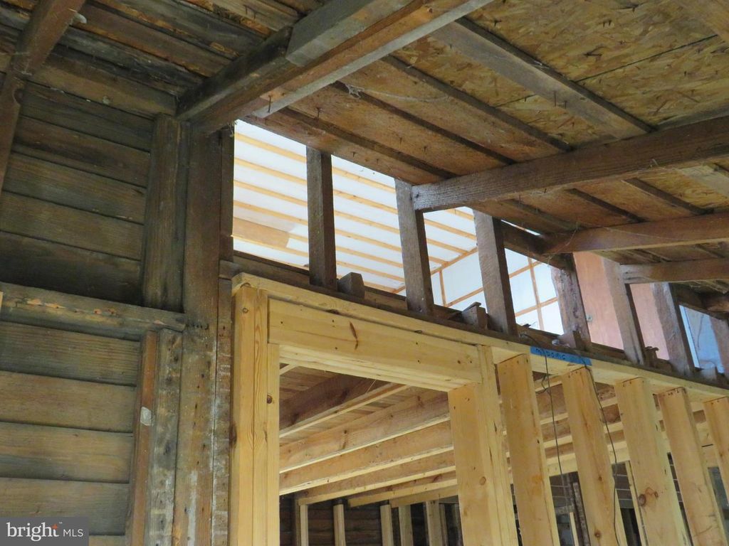 Image 6 of property listing at 118 S SECOND ST, Crisfield, MD 21817