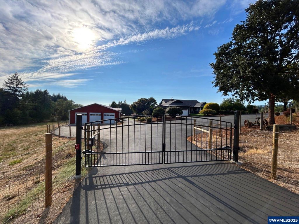 Image 1 of property listing at 10905 NE Renne Rd, Newberg, OR 97132