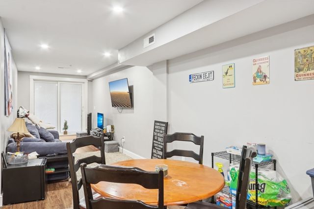 271 W 5th St, Boston, MA 02127