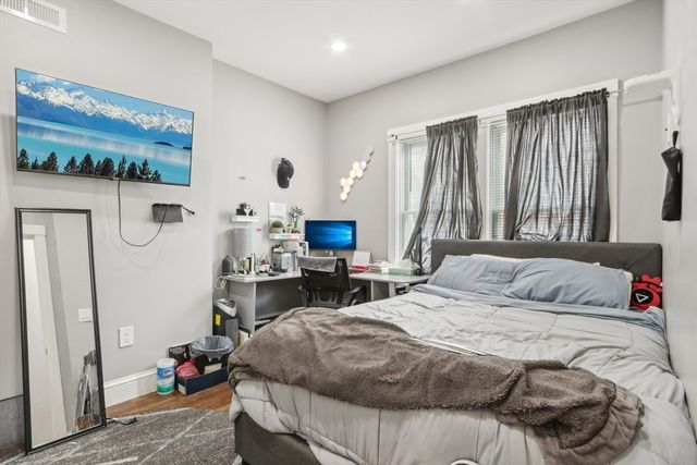 271 W 5th St, Boston, MA 02127