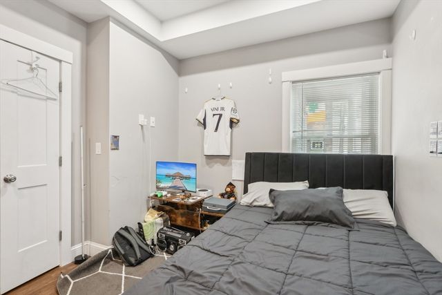 271 W 5th St, Boston, MA 02127