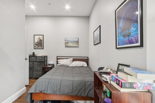 271 W 5th St, Boston, MA 02127