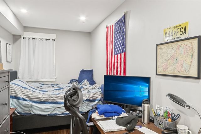 271 W 5th St, Boston, MA 02127