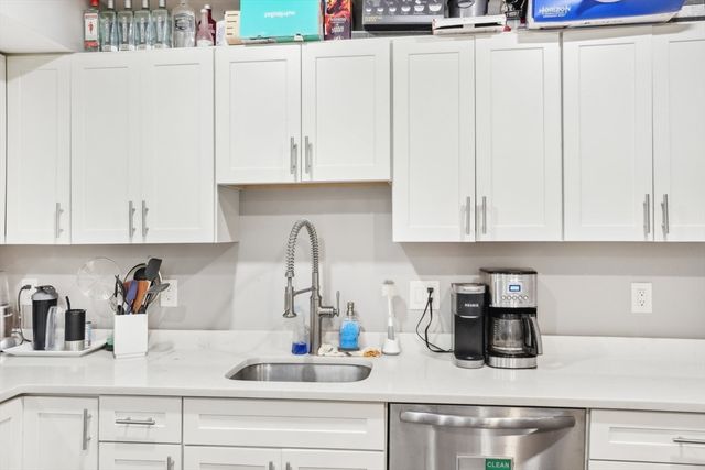 271 W 5th St, Boston, MA 02127