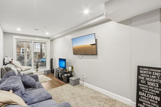 271 W 5th St, Boston, MA 02127