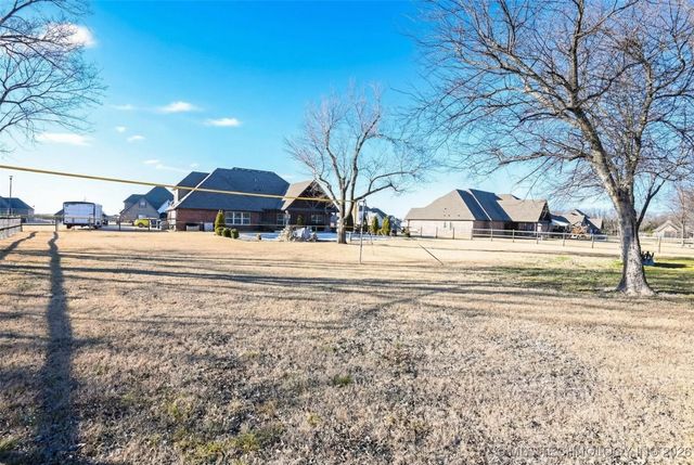 8221 N 154th East Avenue, Owasso, OK 74055