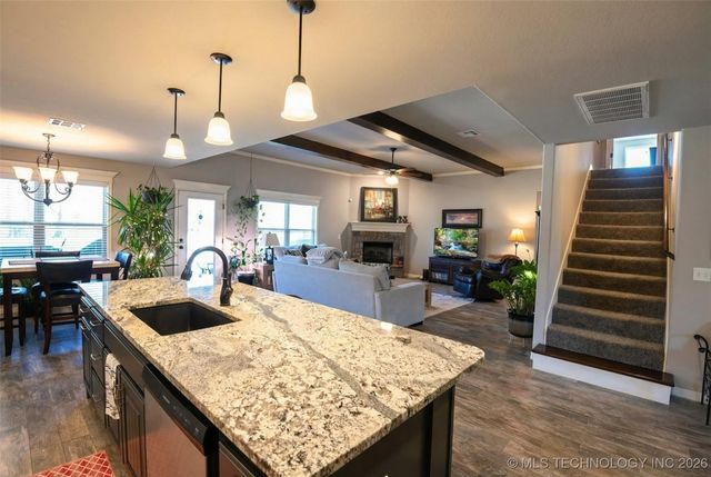 8221 N 154th East Avenue, Owasso, OK 74055