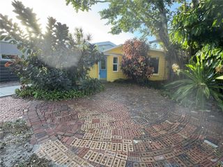 2380 BAY ST, Sarasota, FL 34237