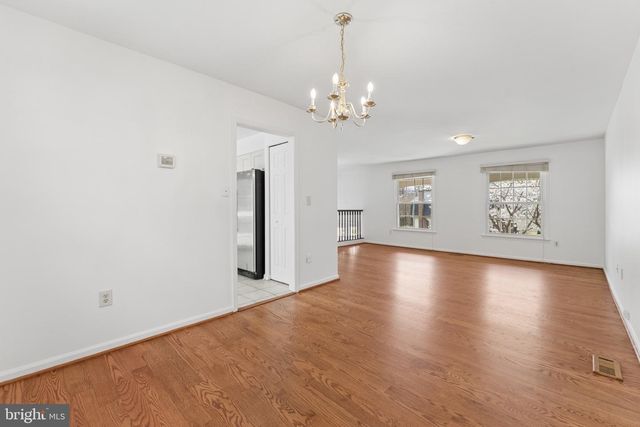 8910 SPUR RD, Springfield, VA 22153