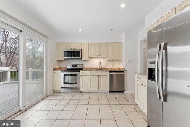 8910 SPUR RD, Springfield, VA 22153