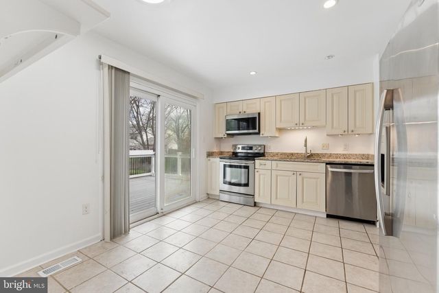 8910 SPUR RD, Springfield, VA 22153