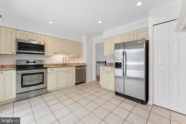 8910 SPUR RD, Springfield, VA 22153