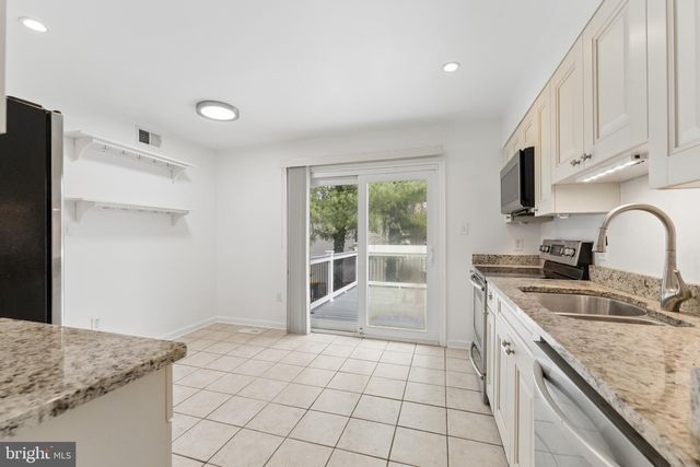 8910 SPUR RD, Springfield, VA 22153