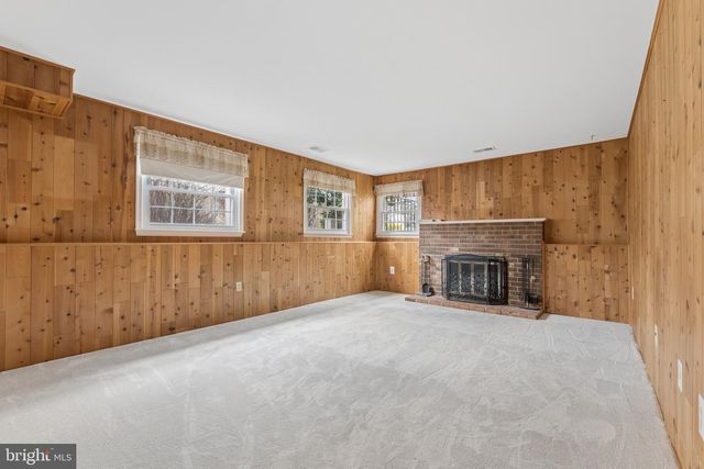 8910 SPUR RD, Springfield, VA 22153