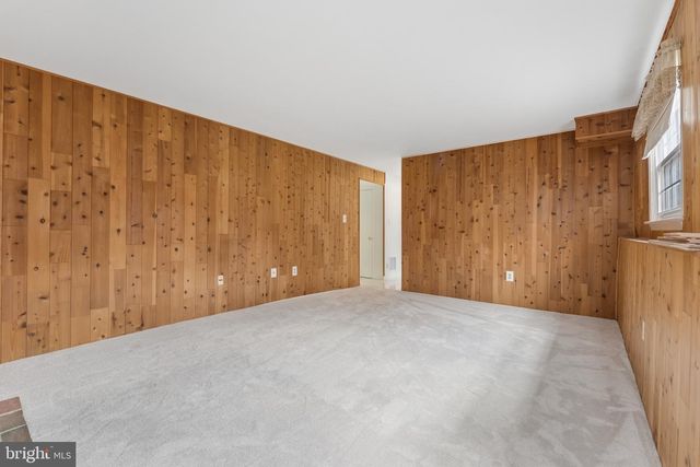 8910 SPUR RD, Springfield, VA 22153