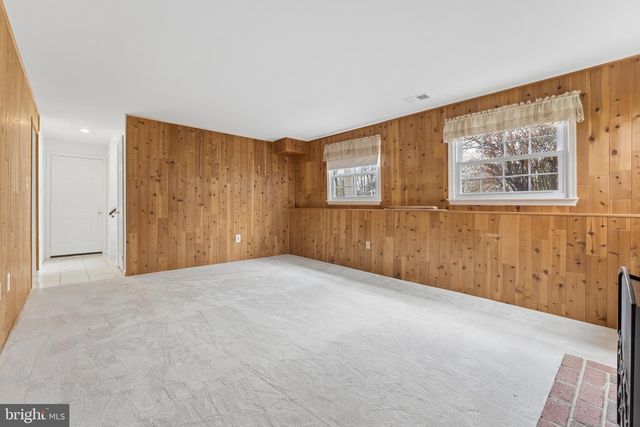 8910 SPUR RD, Springfield, VA 22153