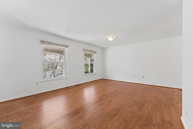 8910 SPUR RD, Springfield, VA 22153