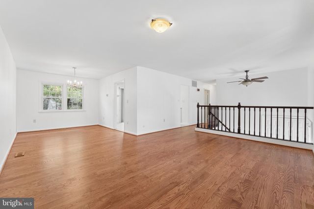 8910 SPUR RD, Springfield, VA 22153