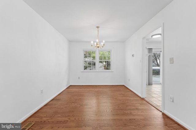 8910 SPUR RD, Springfield, VA 22153