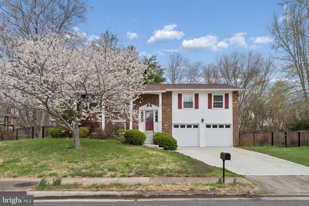 8910 SPUR RD, Springfield, VA 22153