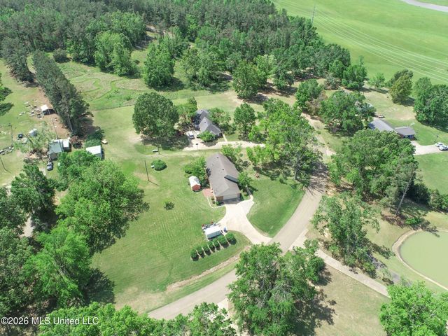 408 Hunters Parkway, Batesville, MS 38606
