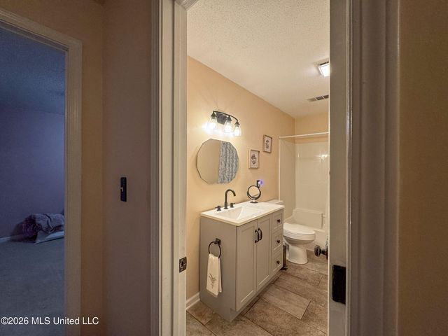 408 Hunters Parkway, Batesville, MS 38606