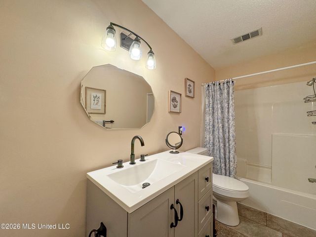 408 Hunters Parkway, Batesville, MS 38606