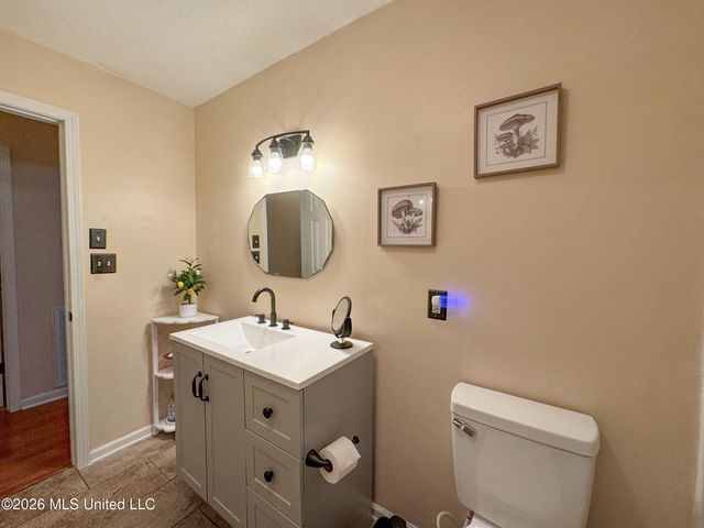 408 Hunters Parkway, Batesville, MS 38606
