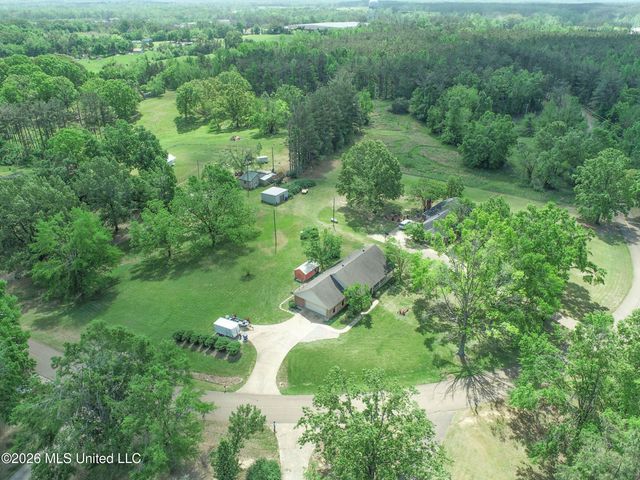 408 Hunters Parkway, Batesville, MS 38606