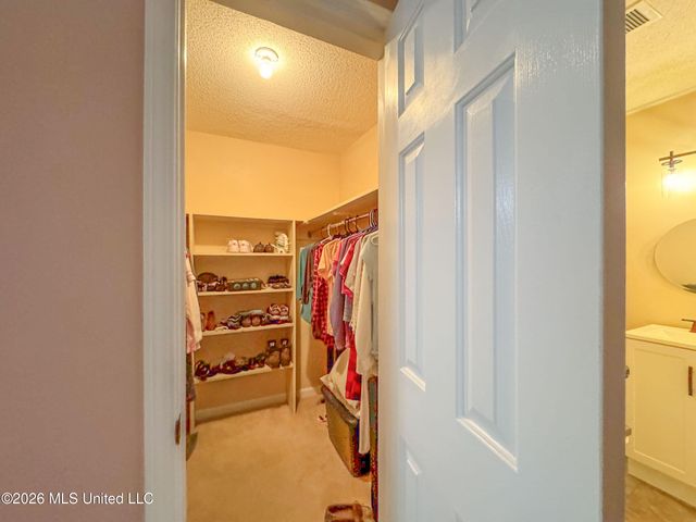 408 Hunters Parkway, Batesville, MS 38606