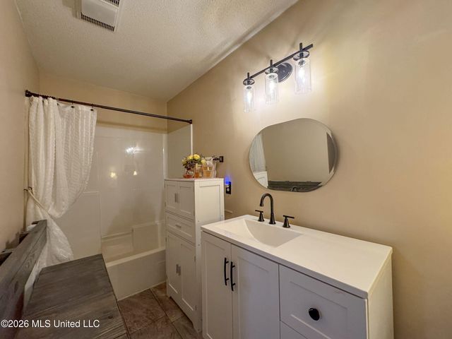 408 Hunters Parkway, Batesville, MS 38606
