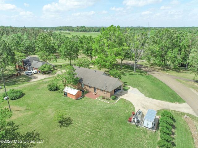 408 Hunters Parkway, Batesville, MS 38606