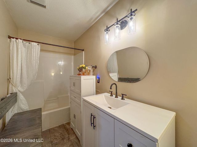 408 Hunters Parkway, Batesville, MS 38606