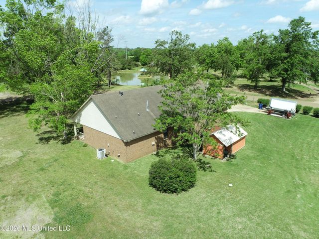 408 Hunters Parkway, Batesville, MS 38606