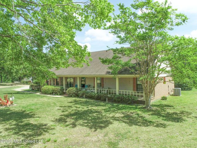 408 Hunters Parkway, Batesville, MS 38606