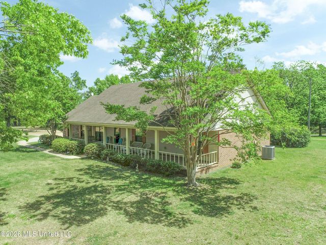 408 Hunters Parkway, Batesville, MS 38606