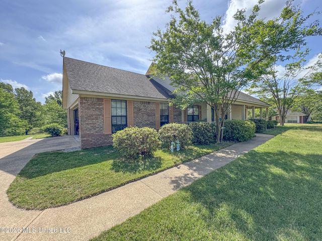 408 Hunters Parkway, Batesville, MS 38606