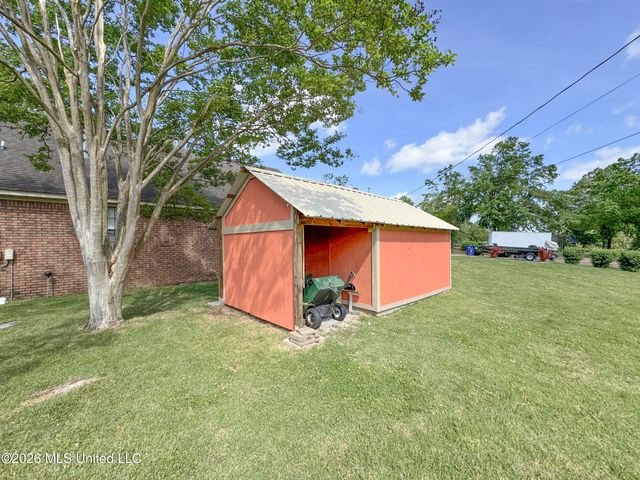 408 Hunters Parkway, Batesville, MS 38606