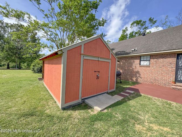 408 Hunters Parkway, Batesville, MS 38606