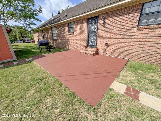 408 Hunters Parkway, Batesville, MS 38606