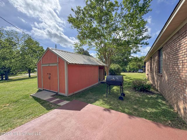 408 Hunters Parkway, Batesville, MS 38606
