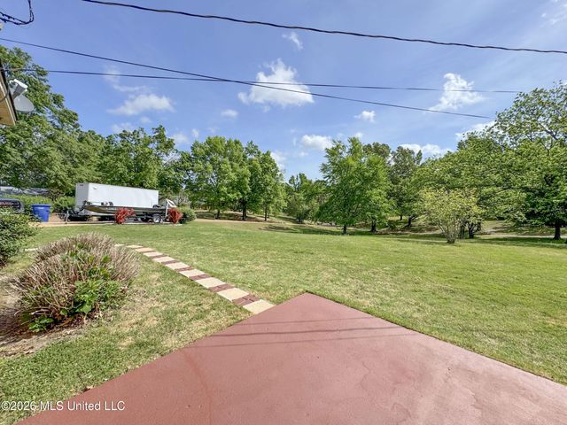 408 Hunters Parkway, Batesville, MS 38606